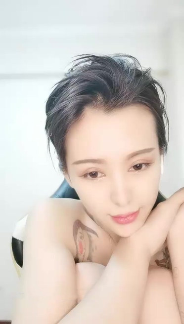 14468 高颜值短发酷酷妹子苗条身材道具自慰大秀,椅子上玻璃棒抽插跳蛋塞入掰穴特写 - 截图1