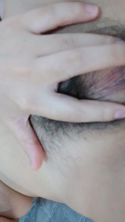 素颜妹子肉肉微胖,童颜巨乳丰满可人,主动展示美粉粉鲍鱼着实诱惑 - 截图3