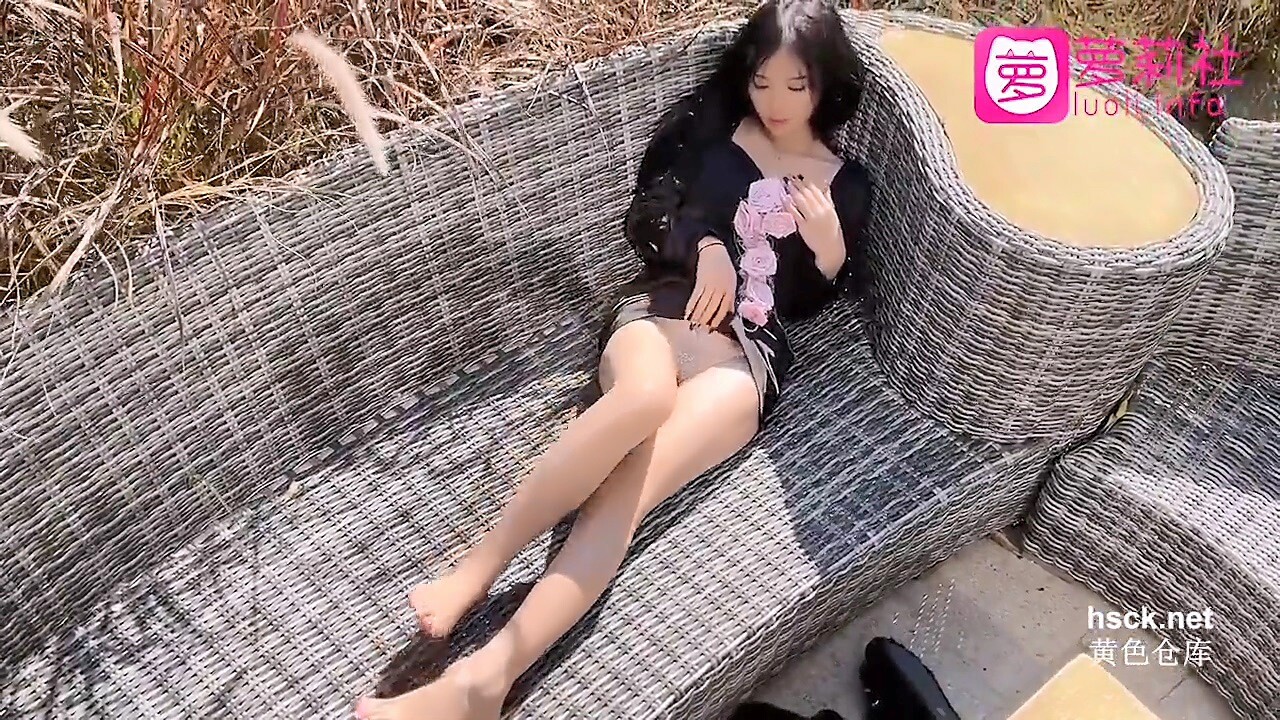 稀缺精品流出身材一级棒的小母狗 长腿美少妇 听着海浪吃肉棒 极限反差 完美露脸 - 截图2