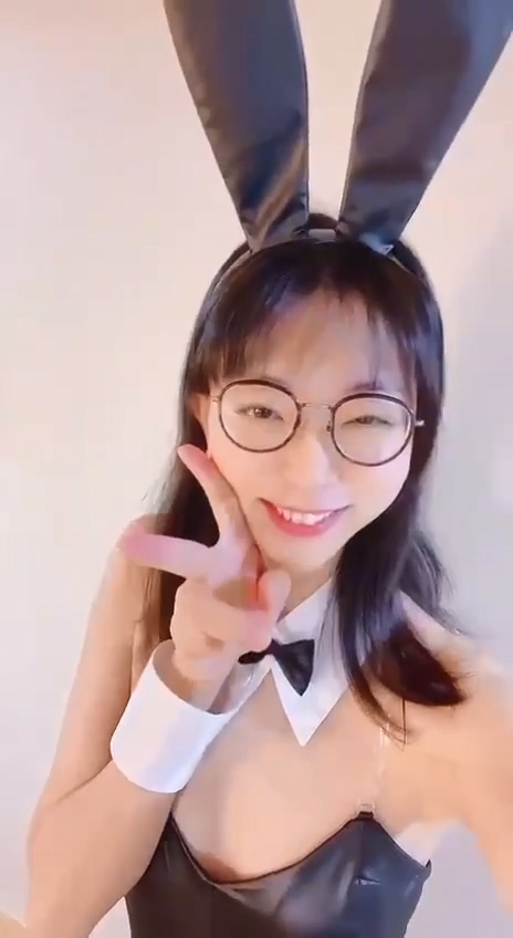 极品反差女神推荐高颜值反差婊吴梦菲全集泄密 人前女神 背后骚母狗 眼镜戴的越大越骚 - 截图6